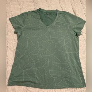 UNDER ARMOUR womens loose heatgear v neck t shirt green